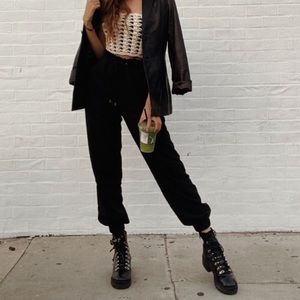 SOLD paperbag High-rise joggers 🖤